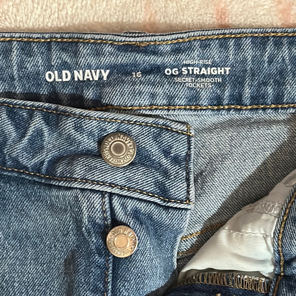 Old Navy Women's Blue Denim Shorts - Picture 2 of 6